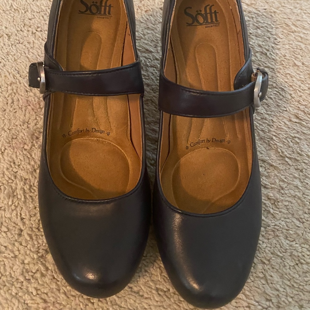 Navy Blue Sofft Brand Mary Jane heels